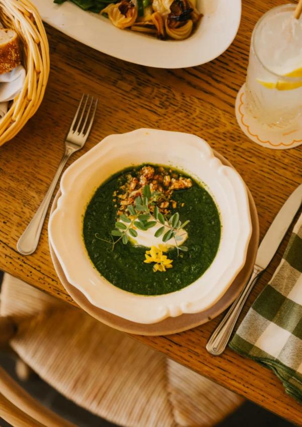 A la table de l'hôtel © Hôtel Capelongue