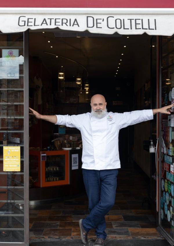 Gianfrancesco Cutelli devant sa gelateria © Adine Fichot-Marion