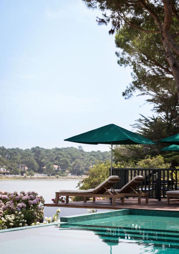 Les Hortensias du Lac © Fontenille Collection