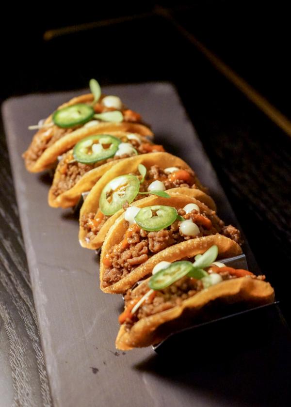 Akira Back au Prince de Galles | « AB Beef Taco », l'une des assiettes signature du chef © MB|YONDER.fr