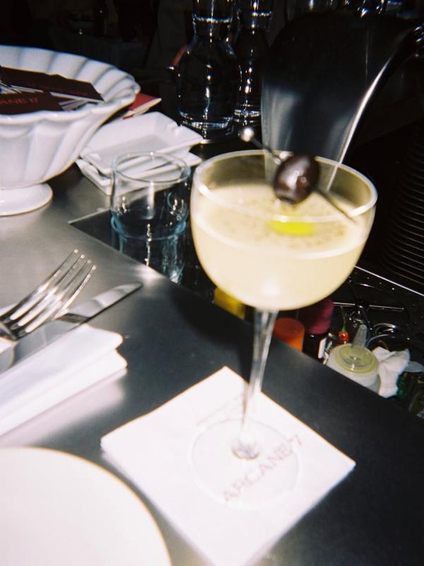 Un cocktail servi au restaurant © Arcane 17