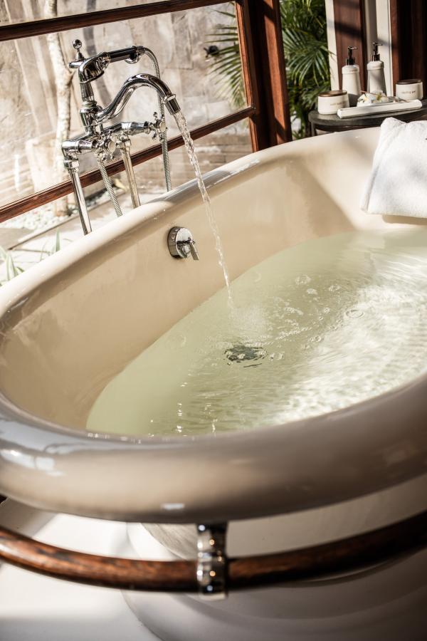 La salle de bain d'une des villas © Four Seasons Resort Bali at Jimbaran Bay