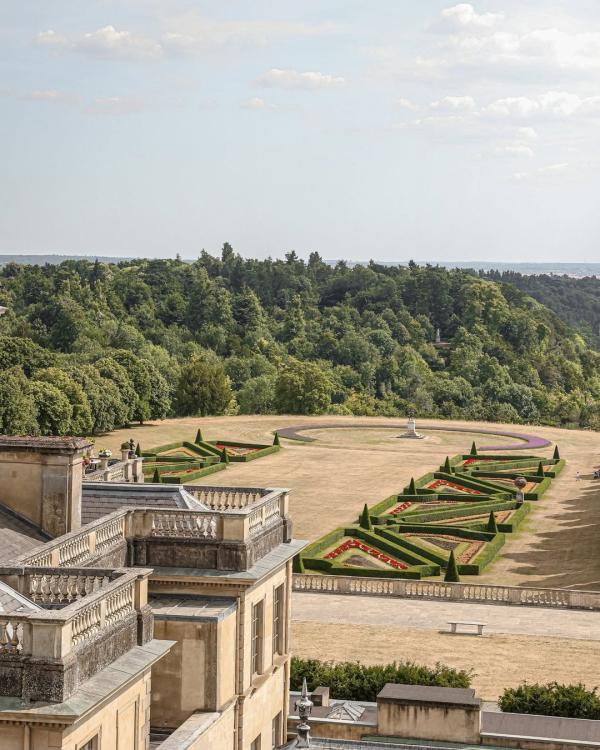 Les extérieurs de Cliveden House, hôtel 5 étoiles à une heure de Londres © Cliveden House 