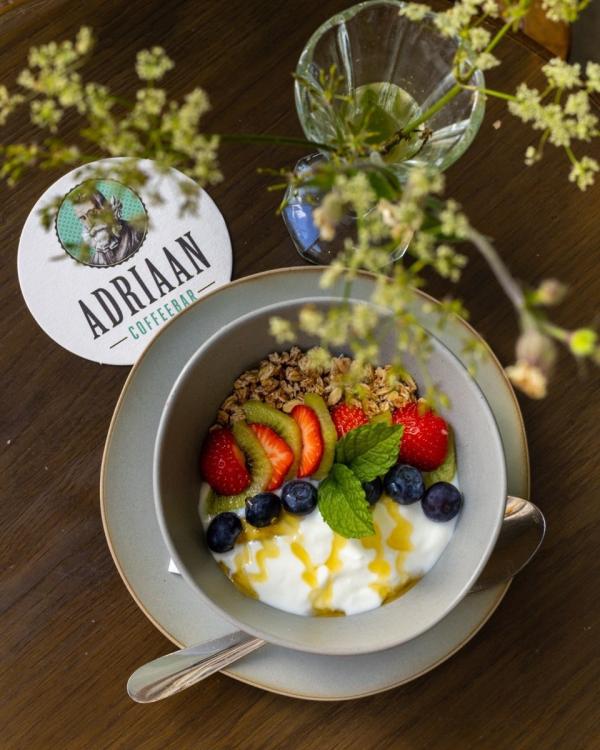 Prendre un petit déjeuner gourmand au coffee shop © Coffeebar Adriian