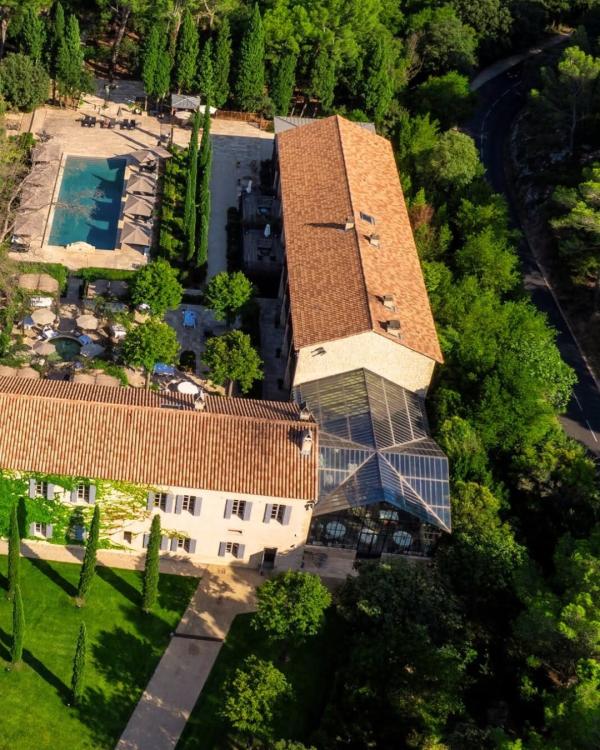 Un des plus beaux hôtels et spas des Alpilles © Domaine de Manville Un des plus beaux hôtels et spas des Alpilles © Domaine de Manville