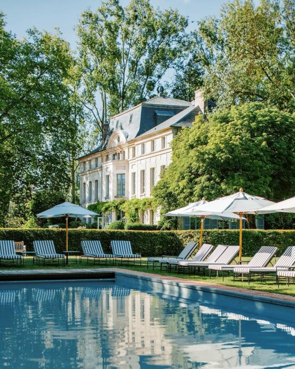 La piscine de l'hôtel proche de Paris © Domaine de Primard