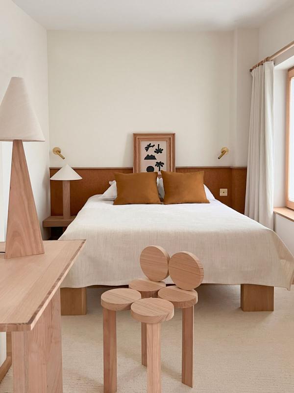Aperçu d’une chambre de l’Hôtel Élysée Montmartre, hôtel minimaliste à Paris © Policronica / Julien Labrousse Aperçu d'une chambre de l'Hôtel Élysée Montmartre, hôtel minimaliste à Paris © Policronica / Julien Labrousse