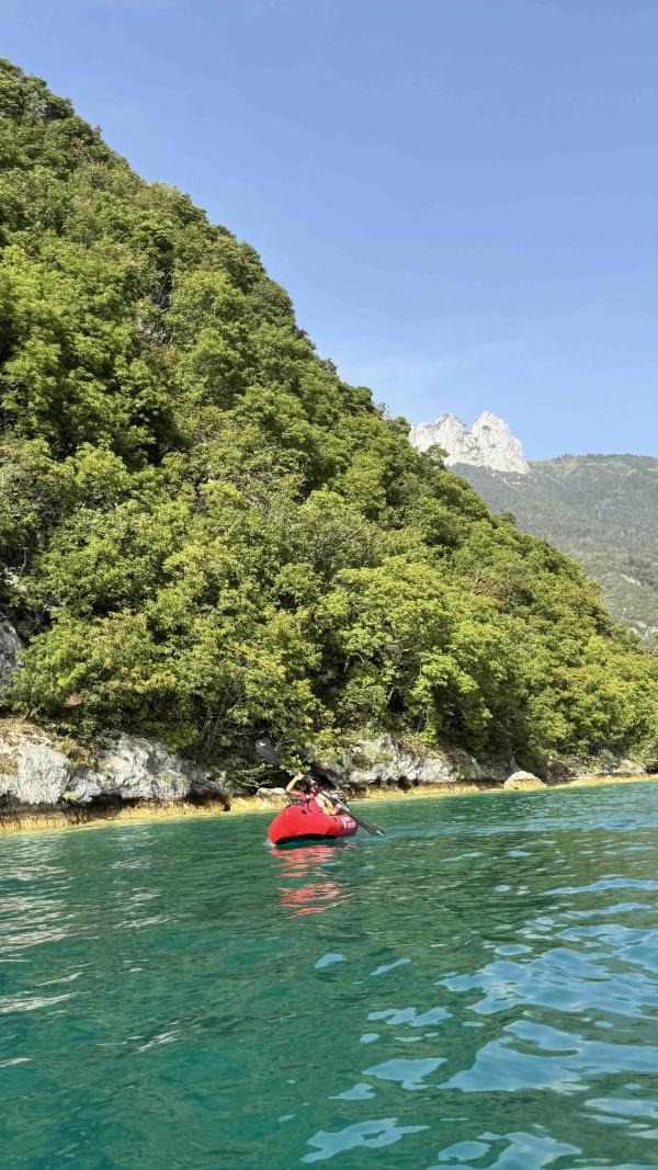 En packcraft sur le lac d’Annecy © Maïa Morgensztern En packcraft sur le lac d'Annecy © Maïa Morgensztern