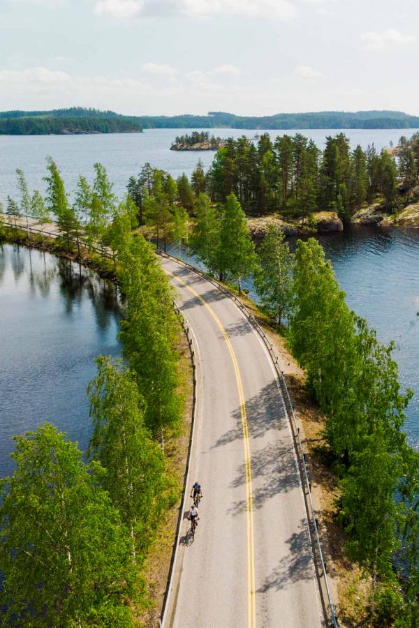 Cyclisme le long des lacs © Juho Kuva