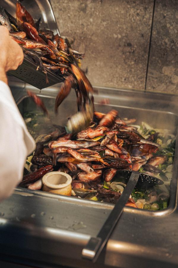 La préparation de la bouillabaisse © Rooster