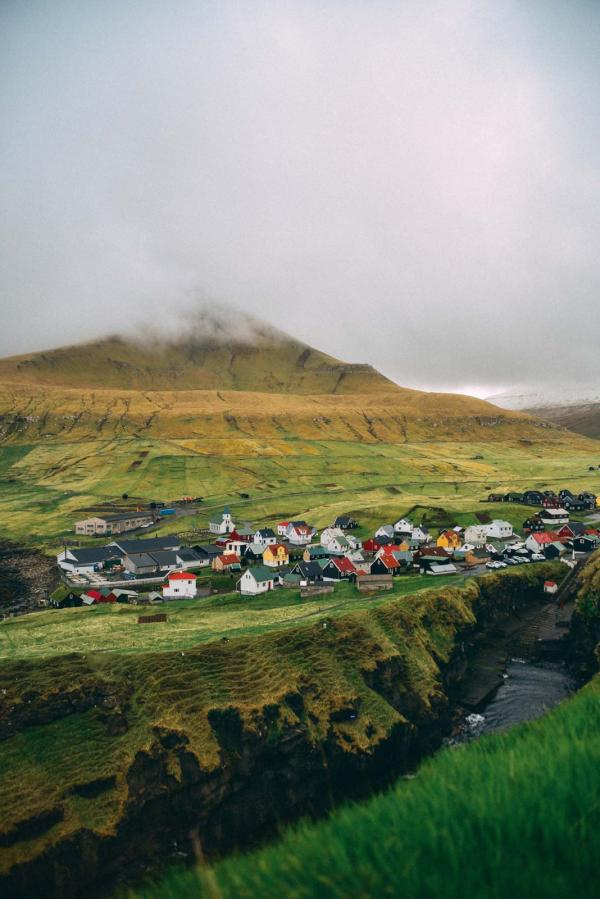 Gjógv aux îles Féroé © Robert Bahn