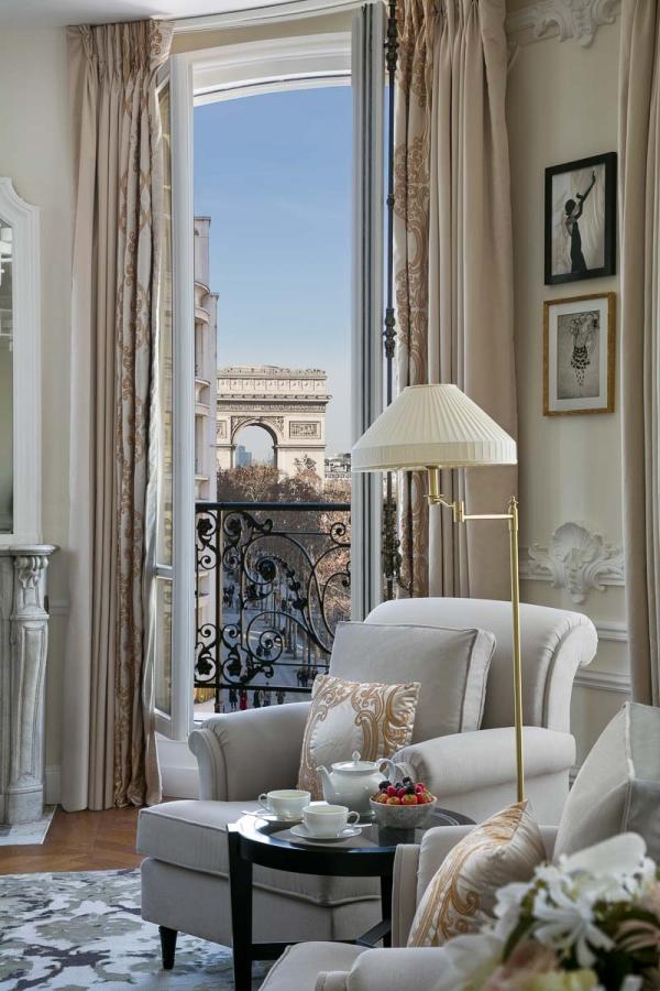 Hôtel Barrière Le Fouquet's Paris | Suite Signature Arc de Triomphe © Fabrice Rambert