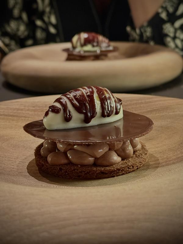 Le dessert chocolat-olive avec sa glace à l'olive © Emmanuel Laveran