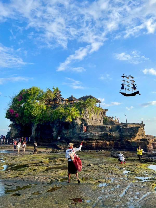 Tanah Lot Temple © Pierre Gautrand 