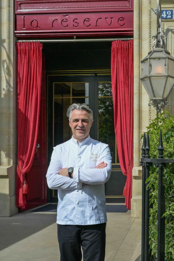 Le chef Jérôme Banctel au restaurant La Réserve © LiveandShoot26