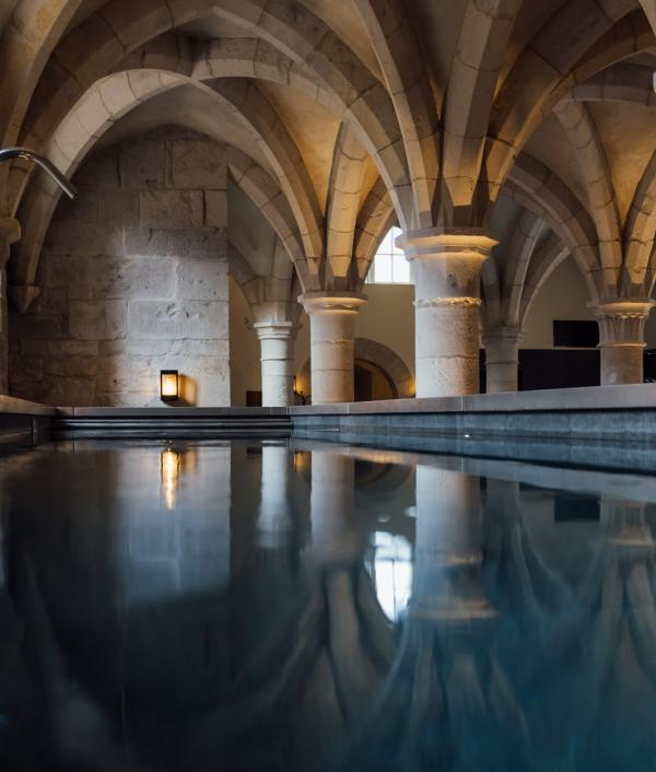 La piscine de l'hôtel spa en Bourgogne Les Sources de Vougeot © Agence Pancake