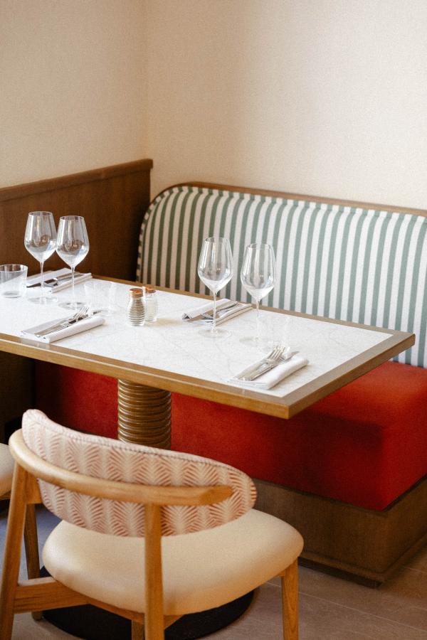 Le restaurant Sacha © Pierre Paf, Agence Paf&Co Le restaurant Sacha © Pierre Paf, Agence Paf&Co