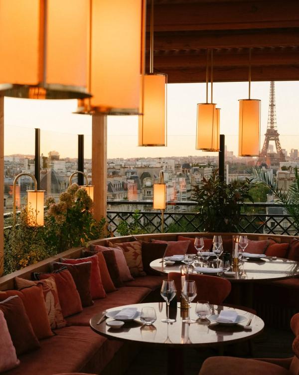 Le restaurant vue sur la Tour Eiffel Kinugawa Rive Gaunche © Le SAX Paris