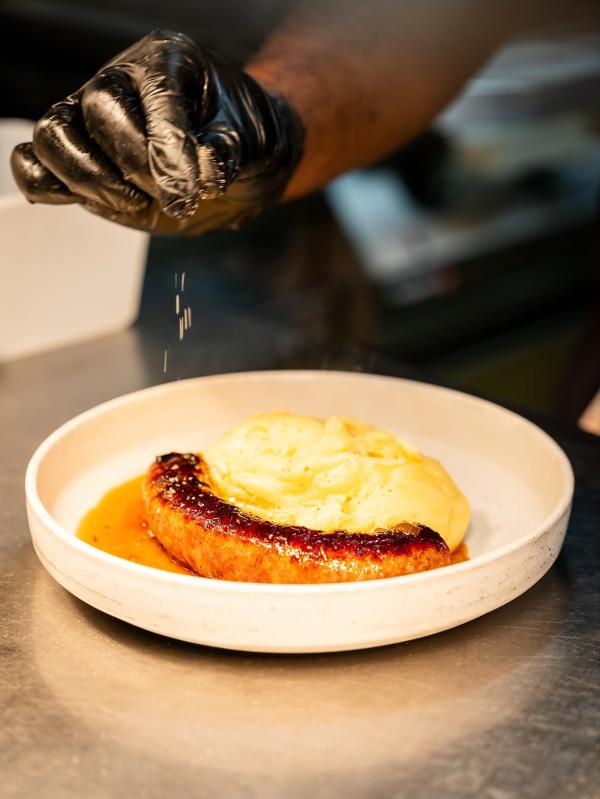 Tradition parisienne et aveyronnaise dans les assiettes de cette brasserie de l'Île Saint Louis © valexagency