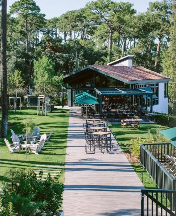 Les Hortensias du Lac © Fontenille Collection