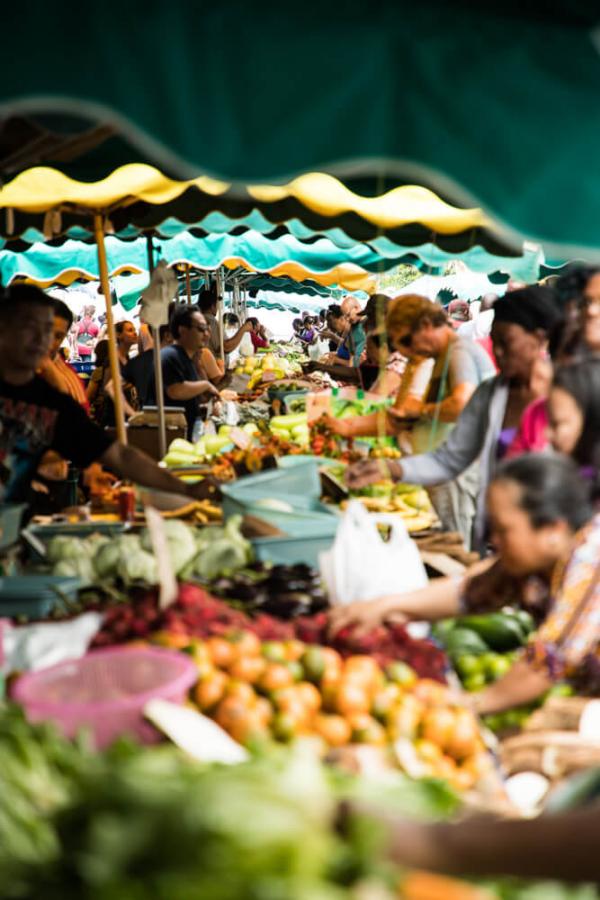 L'effervescence du marché de Cayenne en Guyane © Wladimir Kinnoo