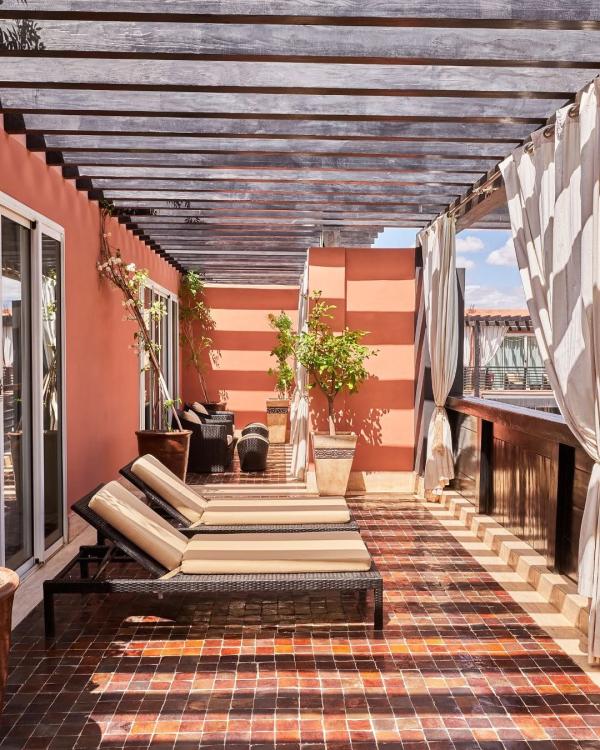 Une chambre avec terrasse vue sur le tout Marrakech à Le Naoura © Barrière