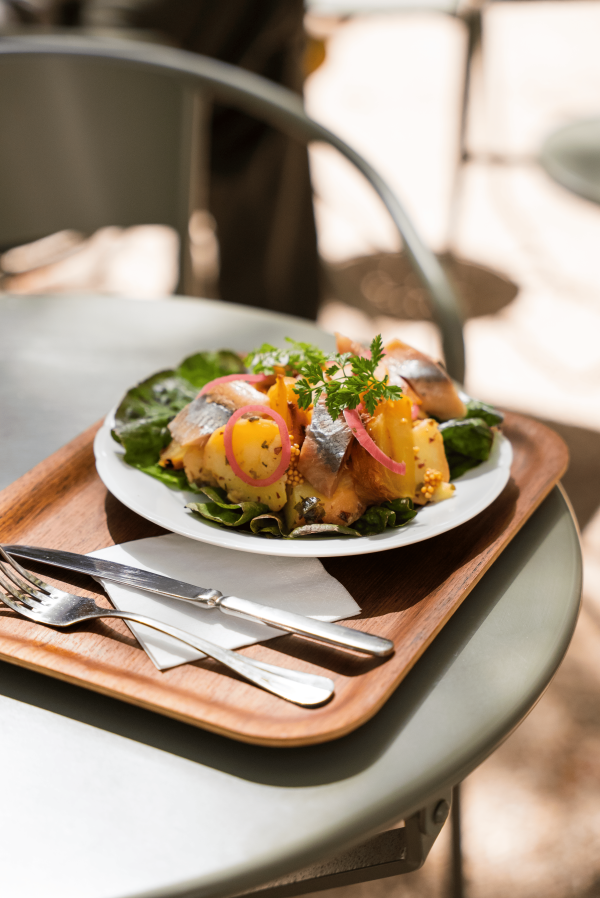 Salade Deruchette au café Papapa © Alexis Mauhourat Salade Deruchette au café Papapa © Alexis Mauhourat