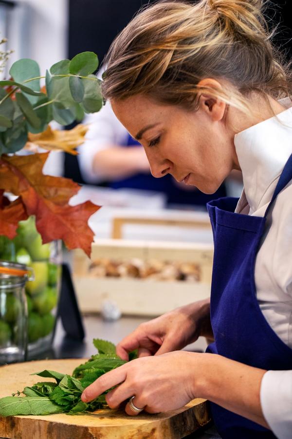 Amandine Chaignot en cuisine © Benedetta Chiala