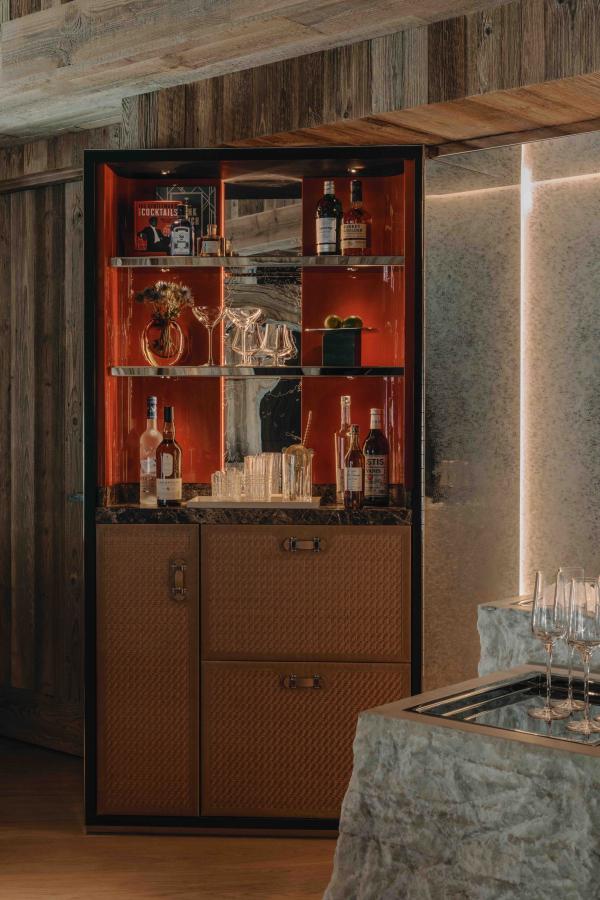 Boire un verre à l'hôtel Rosewood Courchevel Le Jardin Alpin © Edvinas Bruzas