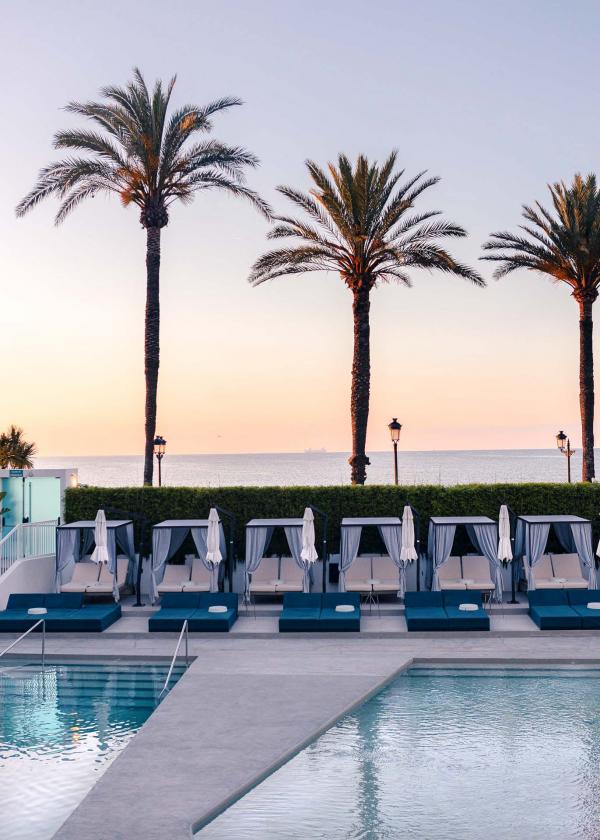 W Ibiza | Au bord de la piscine © W Hotels