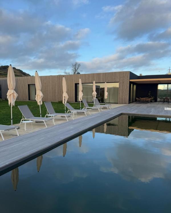 La piscine extérieure © Lvsitano Garden Villas