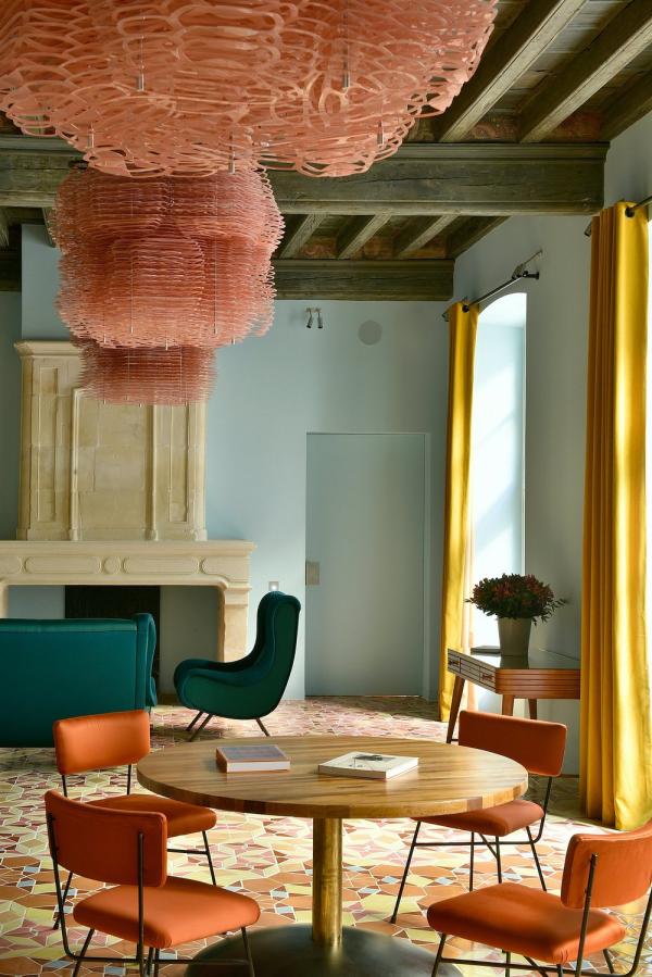 Réserver une chambre haute en couleurs en Camargue à l’hôtel © L’Arlatan Réserver une chambre haute en couleurs en Camargue à l'hôtel © L’Arlatan