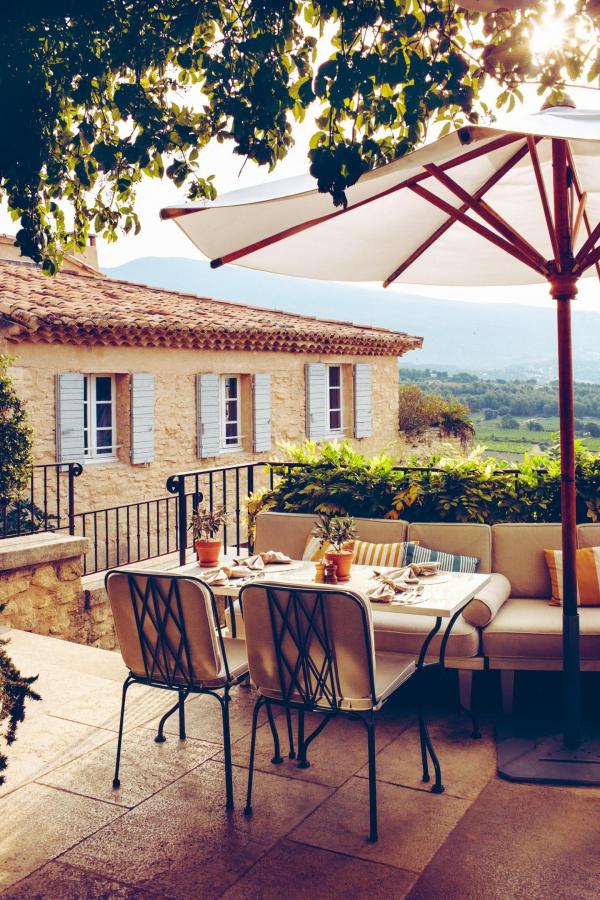 Hôtel Crillon Le Brave – Terrasse © Matthieu Salvaing