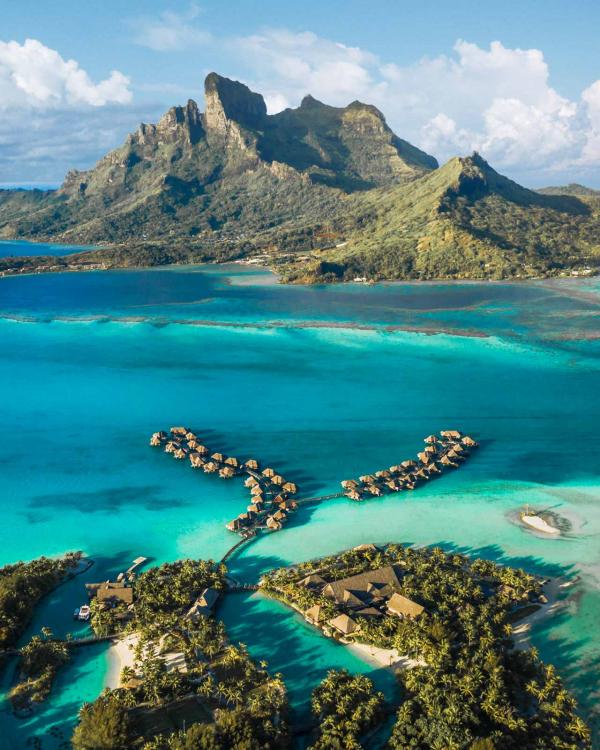 Four Seasons Bora Bora — vue aérienne © Barbara Kraft / Four Seasons