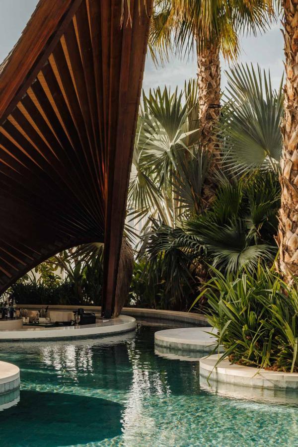 Jardin de la piscine de l’hôtel One&Only Za’abeel à Dubaï © DR Jardin de la piscine de l'hôtel One&Only Za’abeel à Dubaï © DR