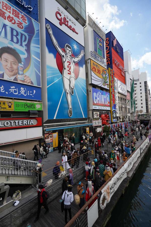 Le Glico Man sur les bords du canal à Osaka © DR