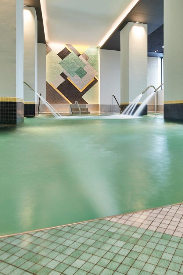 La piscine de l’hôtel art déco Le Splendid © DR La piscine de l'hôtel art déco Le Splendid © DR