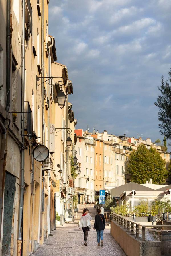 Place des Cardeurs à Aix-en-Provence © Daniel Kapikian