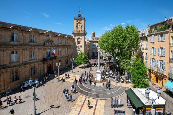 Place de la mairie à Aix-en-Provence © Daniel Kapikian