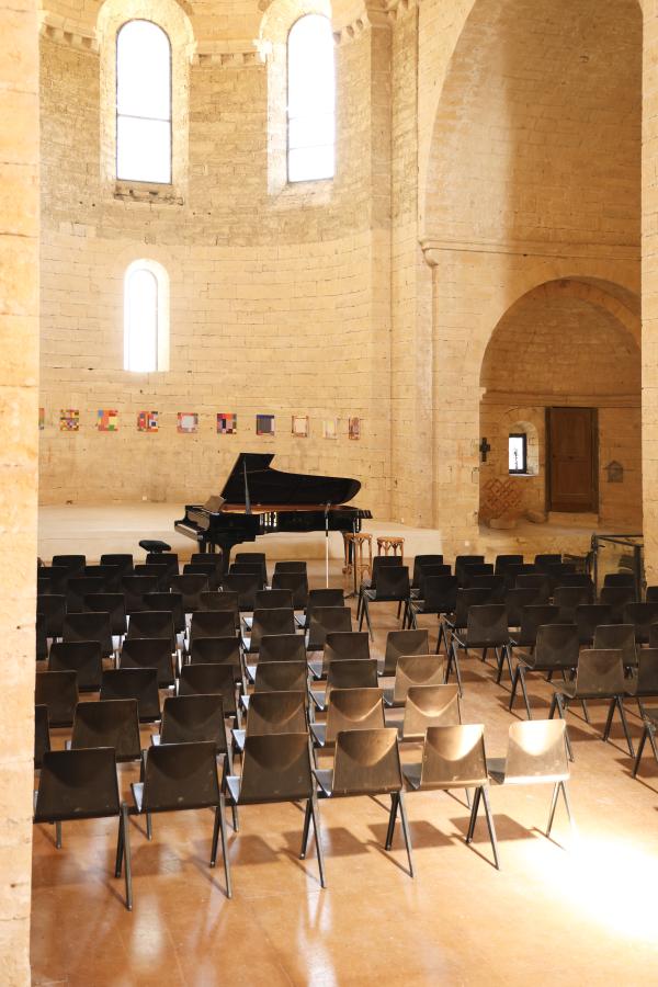 Un concert prenant place dans l’ancienne chapelle du Prieuré Saint-Nicolas © Emilie Imbrecht Un concert prenant place dans l'ancienne chapelle du Prieuré Saint-Nicolas © Emilie Imbrecht