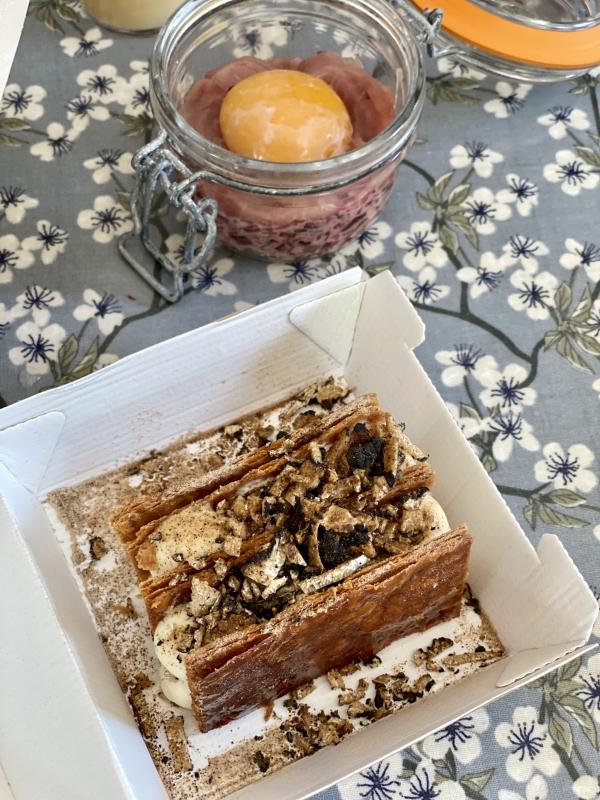 L’inimitable mille-feuilles à la truffe de mai et vanille bourbon de Stéphane Pitré, chef étoilé © EL / YONDER.fr