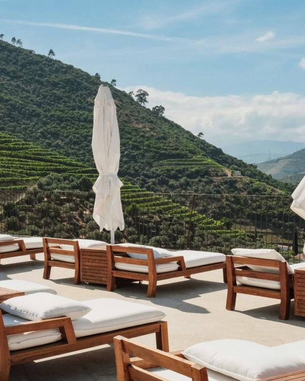 La piscine de l’hôtel dans le Douro Quinta São José do Barrilário © thewineceo La piscine de l'hôtel dans le Douro Quinta São José do Barrilário © thewineceo