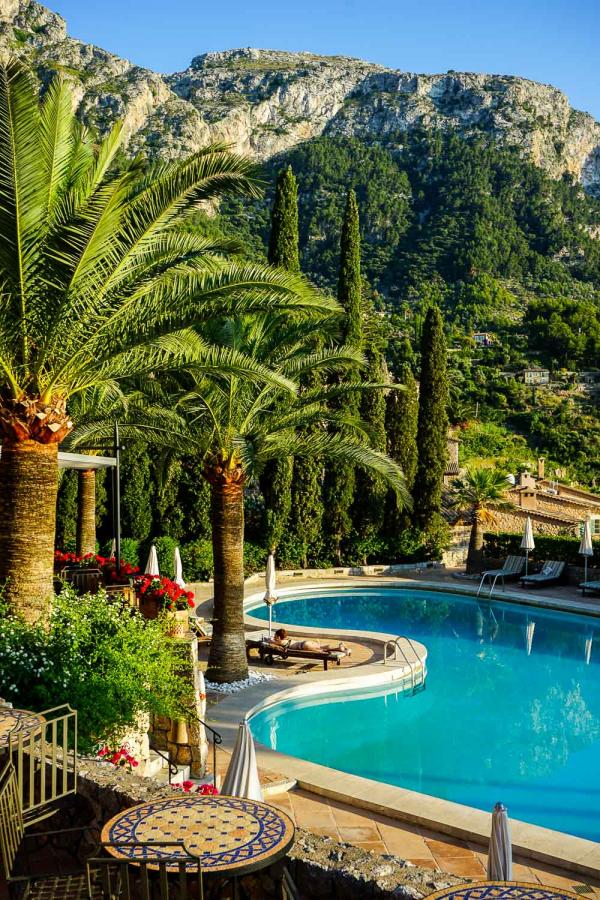 Au bord de la grande piscine du Belmond La Residencia © YONDER.fr