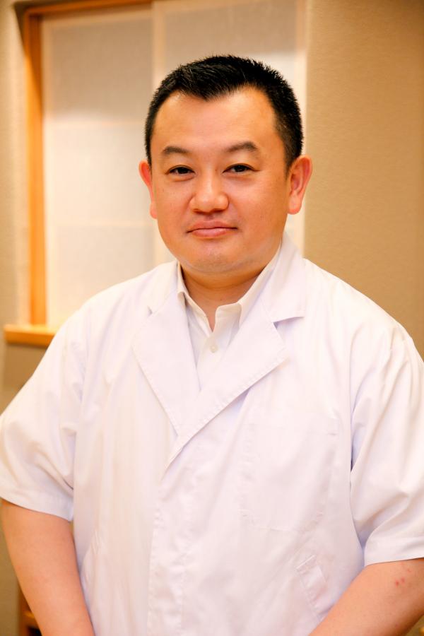 Portrait du chef Toru Okuda © DR