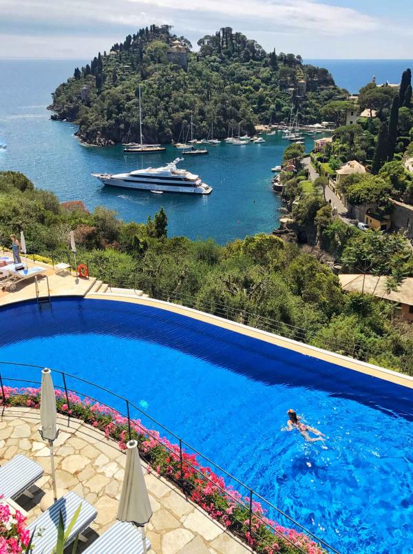 Piscine avec vue au Belmond Hotel Splendido © YONDER.fr