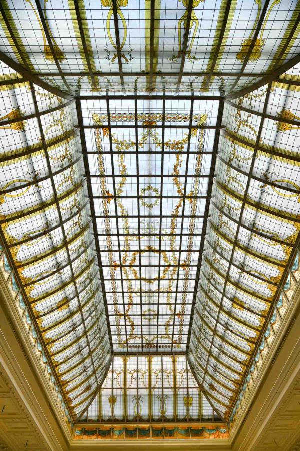 La verrière surplombant le restaurant Palm Court a été remise à neuf © Corinthia Hotels La verrière surplombant le restaurant Palm Court a été remise à neuf © Corinthia Hotels