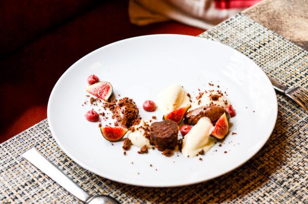 Chocolat, figue, panais et glace raifort © Mélissa Leroux