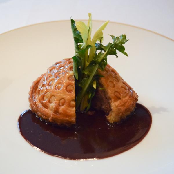 Tourte feuillée de Canard, Sauce Rouennaise © Yonder.fr