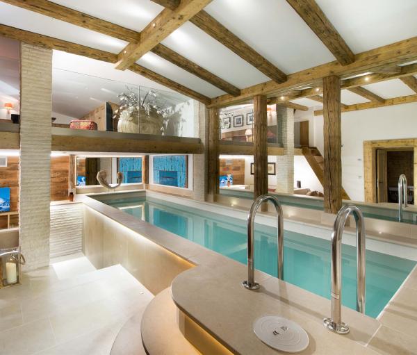 Le Chalet Namaste à Courchevel dispose d'un espace bien-être avec piscine © Consensio