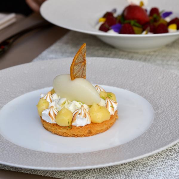 Sablé breton, crème et sorbet citron, meringues au poivre © Mélissa Leroux